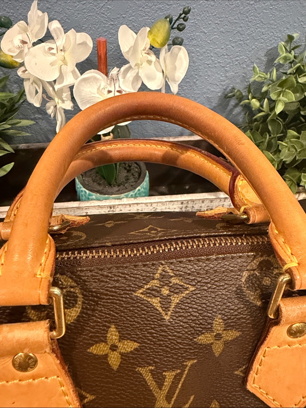 Authentic Louis Vuitton Speedy 25 monogram - Picture 15 of 15